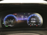 とっても見やすいメーターです。夜間時はラグジュアリーな気分にさせてくれる照明が魅力ですので、夜のドライブも楽しみになりますよ♪