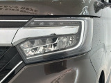 LEDヘッドライトは、点灯の瞬間から最大光量を発揮し、突然暗くなるトンネルなどでの安定感を高めます。