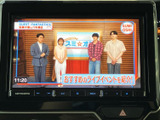 停車中には、TVやビデオコンテンツを楽しめます。長距離移動の際に、リラックスした時間を過ごせるのが魅力です。