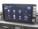 ナビゲーションは純正9インチメモリーナビ(LXM-242ZFNi)を装着しております。AM、FM、Bluetooth、フルセグTVがご使用いただけます。初めて訪れた場所でも安心ですね!