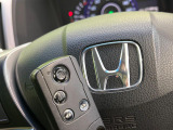 【Hondaスマートキー】カバンやポケットに入れたままでもドアの施錠・解錠が可能なスマートキーを装備。エンジンのオン・オフ時もカギを取り出す必要が無いからとっても便利です♪