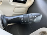 操作感の良いウインカーレバーで、スムーズな車線変更や右左折をサポート。運転の安全性と快適性を高めます。