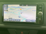 鮮明な地図表示で、運転中でもスムーズなナビゲーションが可能です。VICS情報も確認でき、渋滞回避にも役立ちます。