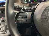 ステアリングにオーディオ操作スイッチが付いています。オーディオ画面に直接タッチしなくても操作が出来ますので、運転に集中できます。
