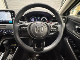 ハンドルにHondaセンシング系のクルーズコントロールやレーンキープアシストなどのスイッチと、オーディオの操作スイッチが装備されています。ハンドルから手を離さず安全に操作できます。