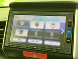 CDやラジオ、SDカードなど、様々なメディアに対応。お好みの音楽で、車内を快適な空間に変えられます。高音質で音楽を楽しめます。