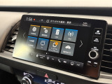 オーディオソース画面です!ラジオやBluetoothなど、対応するさまざまな方法で音楽を楽しめます。お気に入りの音楽を聴きながら、毎日の通勤からご家族とのロングドライブまで快適にお過ごしいただけます。