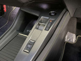 シフトレバーも操作性良く出来ています。運転しながらドライブモードを切り替え可能です。