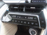 オートエアコンで車内はいつでも快適です♪