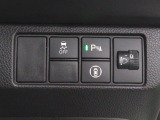 パーキングセンサーや横滑りを防ぐVSA等のスイッチ類は運転席の右側、手の届きやすい位置にあります。
