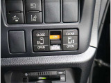 電動のスライドドアで楽々スムース!運転席からも開閉の操作もできます♪キーのスイッチひとつで自動開閉できる便利な機能もついてます♪