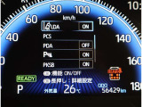 とっても見やすいメーターです。夜間時はラグジュアリーな気分にさせてくれる照明が魅力ですので、夜のドライブも楽しみになりますよ♪