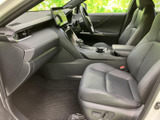 ドライバーの視界を妨げない、広々とした室内空間。快適な運転環境を提供します。