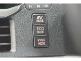 『トヨタ認定中古車』3つの安心を1台にセット!1.徹底した洗浄 2.車両検査証明書つき 3.ロングラン保証つき 全てをクリアした【安心】の証!詳しくスタッフまでお気軽にお問い合わせ下さい。