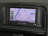 【7インチ純正ナビ】純正ナビを装備。タッチパネル式で使いやすく、詳細地図により目的地をピンポイントで設定できます。初めての道でも迷いにくく、ロングドライブも快適ですよ♪