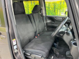 運転席シート廻りは使用感も少なく、良好な状態となっています。前オーナー様が丁寧に使っていたことがよくわかりますね。