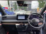 シンプルな運転席回りで操作も楽です