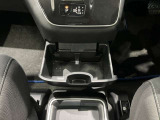 運転席側にドリンクホルダーあります!運転中でも手が届きやすい位置にあって便利です♪