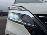 LEDヘッドランプは、白く明るいのが特徴です。フォグランプ付きです。