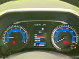 運転に必要な情報をひと目で確認できます。視認性の高いメーター類は、運転中の安全運転をサポートします。