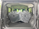 普段のお買い物や通勤、送迎等に十分な荷室スペースを確保しております。セカンドシートを倒すと、大きな荷物の積載も可能です♪