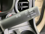 操作しやすい位置に配置されたウインカーレバー。スムーズな操作で、安全な車線変更をサポートします。直感的な使い心地が魅力です。