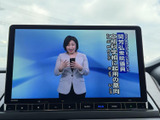停車中には、TVや映像コンテンツを楽しめます。長距離移動や待ち時間も快適に過ごせます。楽しいドライブのお供に最適です。