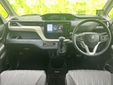 洗練されたデザインで、運転席との一体感を高めています。快適なドライブをサポートする機能が満載で、日々の移動がより楽しくなります。