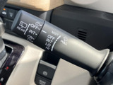 雨天時でもクリアな視界を確保できるワイパーレバー。様々な設定に対応し、運転をサポートします。