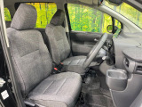 運転席シート廻りは使用感も少なく、良好な状態となっています。前オーナー様が丁寧に使っていたことがよくわかりますね。
