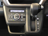 温度を設定すれば、自動で車内の温度管理をしてくれる優れものです♪ATミッションで運転楽々