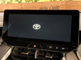 【12.3インチワイドナビ】高級感とインパクトのある大型ワイドナビを装備。各種オーディオ操作はもちろん、横長ワイド画面でのマップ2分割表示など、利便性も高いナビです♪