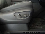 パワーシート搭載。微妙な調整が手軽にでき、ピッタリのポジションで運転することが可能です。