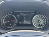視認性の高いメーター類が、運転に必要な情報をわかりやすく伝えます。デザイン性と機能性を両立し、快適な運転環境を実現しています。