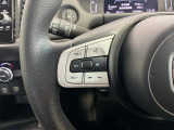 ステアリングにオーディオ操作スイッチが付いています。オーディオ画面に直接タッチしなくても操作が出来ますので、運転に集中できます。