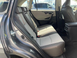 後部座席も気になるようなキズ・汚れやへたり等、大きなダメージはなく、良好な状態です。