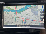 わかりやすい地図表示で、目的地へのナビゲーションをスムーズに。渋滞情報もリアルタイムで確認できます。
