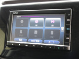 ナビゲーションは純正メモリーナビ(VXM-215Ci)を装着しております。AM、FM、CD、Bluetoothがご使用いただけます。初めて訪れた場所でも安心ですね!