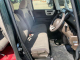 エンジンルームも綺麗に洗浄してから納車致します。普段あまり見ることが無い箇所だからこそ綺麗だと感動しますよね(*&acute;▽`*)