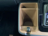 ドリンクボケット装備、小物入れにもなって便利です