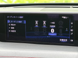 多彩な音源に対応し、快適なドライブを演出。ラジオやCD、Bluetooth接続で、お好みの音楽を楽しめます。操作も直感的で簡単です。