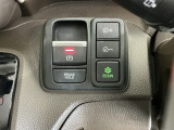 パーキングブレーキはスマートな電子制御式と合わせて渋滞時等にブレーキペダルから足を離しても停車状態を保持してくれるオートブレーキホールド機能で運転が楽になります。スタートはアクセルペダルを踏むだけ
