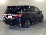 スライドドアは通常のドアに比べて、車のボディーに対し平行に開閉し、開けてもスペースを取りません。出入り口が大きいドアはお子様のいるご家庭はもちろん、混んだ駐車場でも大活躍です!