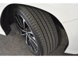 タイヤサイズは225/45R18です