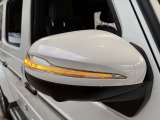 納車前整備は、メルセデスベンツ国際認定メカニックによる最新の検査ライン等の施設が充実した当社工場で入念に行います。メルセデス・ベンツの定める厳しい基準をクリアしたお車のみをご案内させて頂きます。