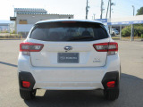 SUBARUは安心安全をご提供するため視界の良さにこだわった車作り。後方視界も良好です。