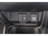スマートフォンなどの音楽再生が可能なUSB接続ジャック装備車両です♪♪♪