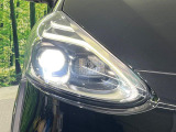【LEDヘッドライト】悪天候や夜間走行時も良好な視界を確保し安心して運転できる高輝度LEDヘッドライトを装備!点灯速度が早く、消費電力も抑えられています。