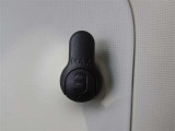 荷物をひっかけられるフック付き。