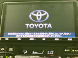 使いやすいインターフェースで、快適なドライブをサポート。多彩な機能で、目的地までのスムーズな移動を約束します。操作も直感的に行えます。